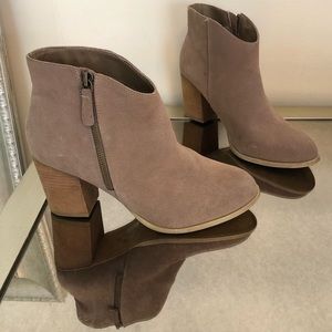 🟢 Ecotê Joey Side-Zip Suede Ankle Boots in Taupe